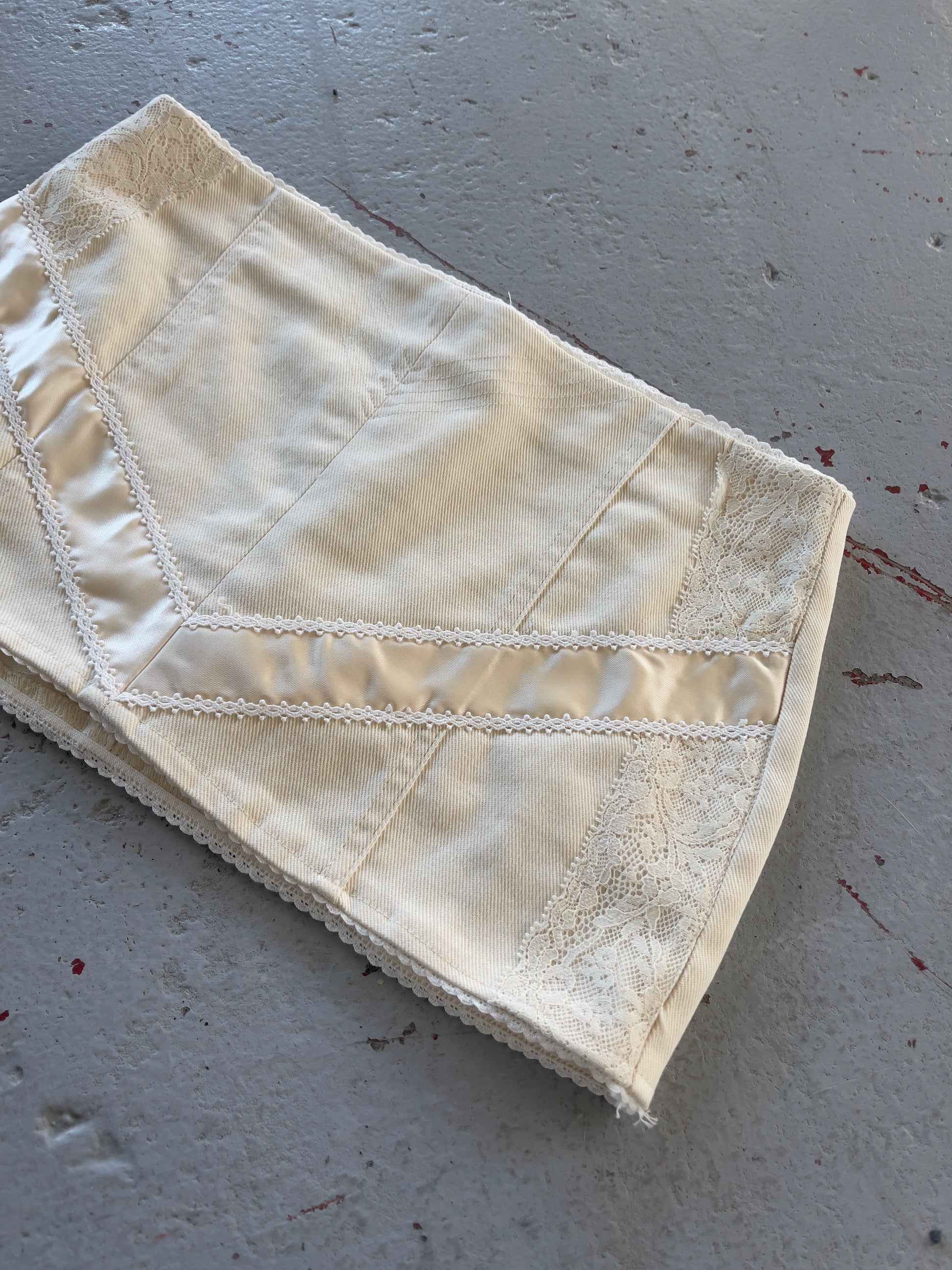 Cream Lace Micro Skirt - XILIA XU